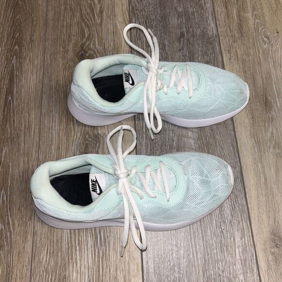 Nike Womens US Size 7.5 Tanjun SE 844908-304 Blue White Running Sneaker Shoes - Picture 2 of 11